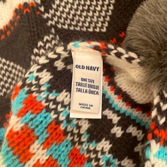 Old Navy Winter Themed Scarf - Picture 4 of 4